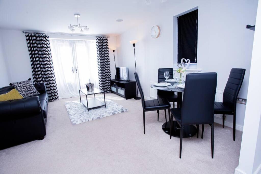 Mills Apartment - Two Bedroom En-Suite Apartment ノーザンプトン エクステリア 写真