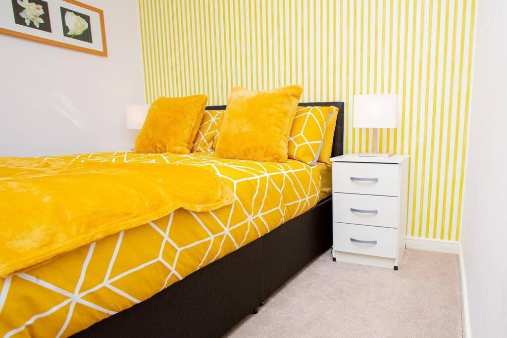 Mills Apartment - Two Bedroom En-Suite Apartment ノーザンプトン エクステリア 写真