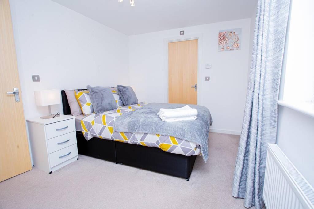 Mills Apartment - Two Bedroom En-Suite Apartment ノーザンプトン エクステリア 写真
