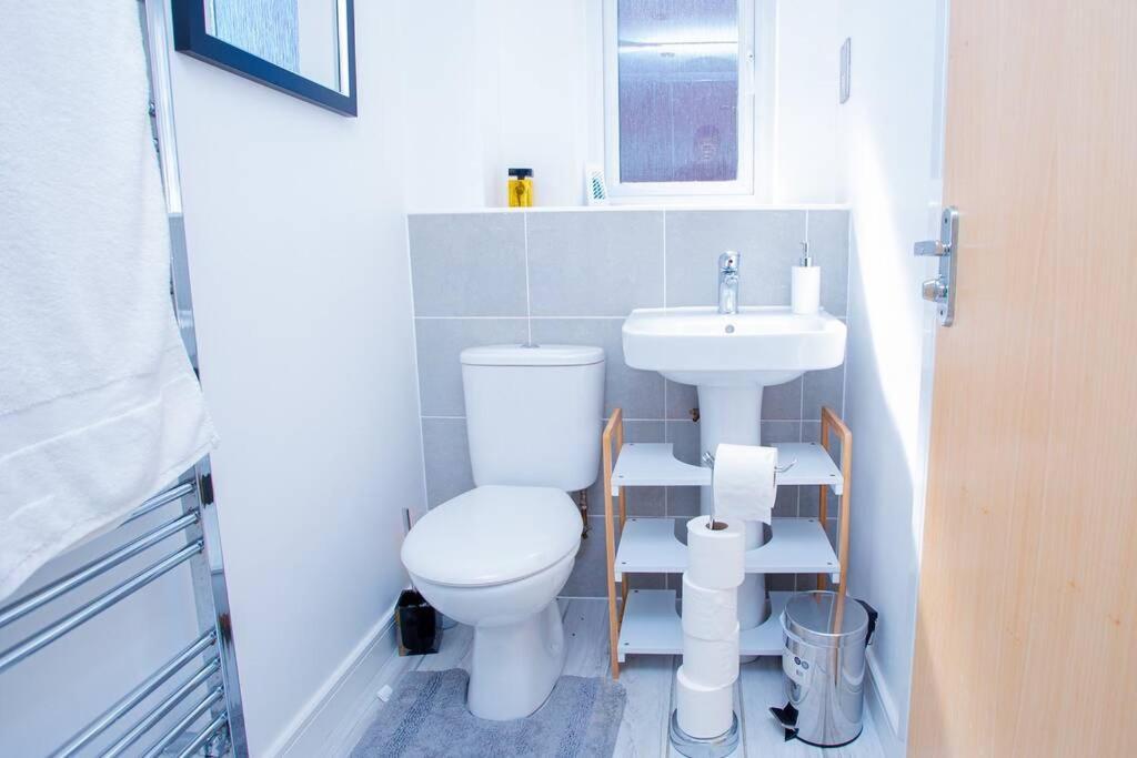 Mills Apartment - Two Bedroom En-Suite Apartment ノーザンプトン エクステリア 写真