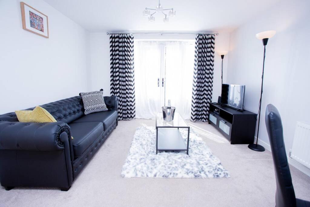 Mills Apartment - Two Bedroom En-Suite Apartment ノーザンプトン エクステリア 写真