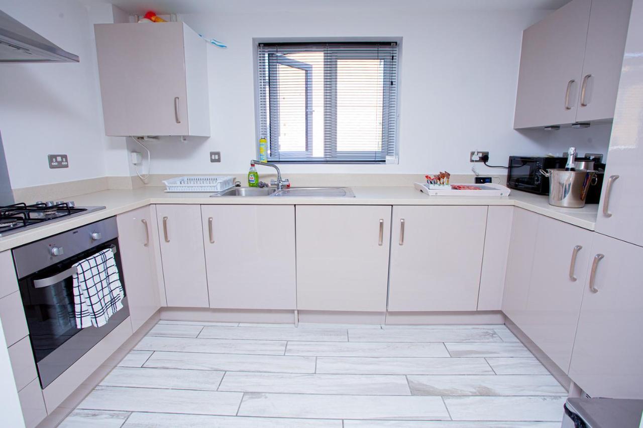 Mills Apartment - Two Bedroom En-Suite Apartment ノーザンプトン エクステリア 写真